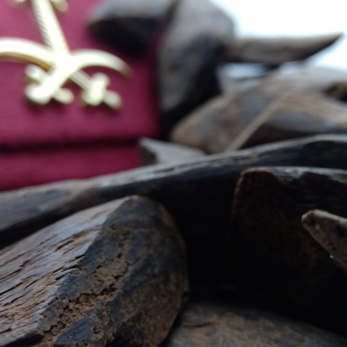 كيف تختبر رائحة خشب العود لأول مرة