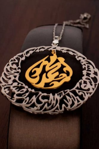 تعليقة سيارة بالاسم