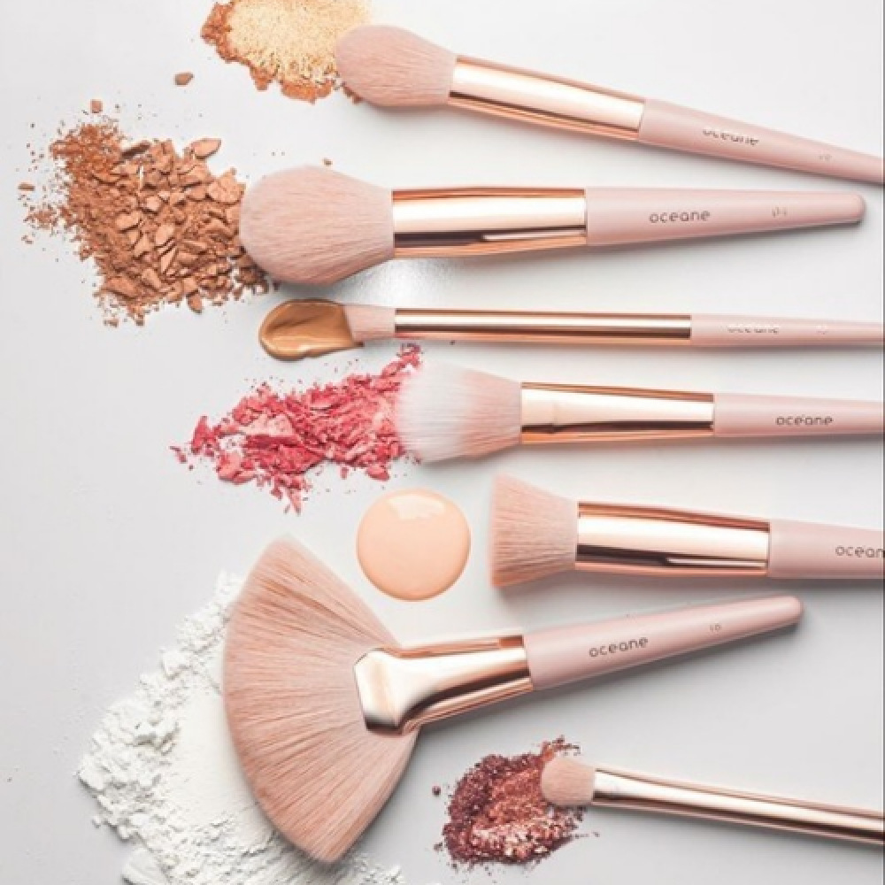 أفضل أنواع فرش المكياج وطريقة تنظيفها: دليلك الشامل لجمال متألق