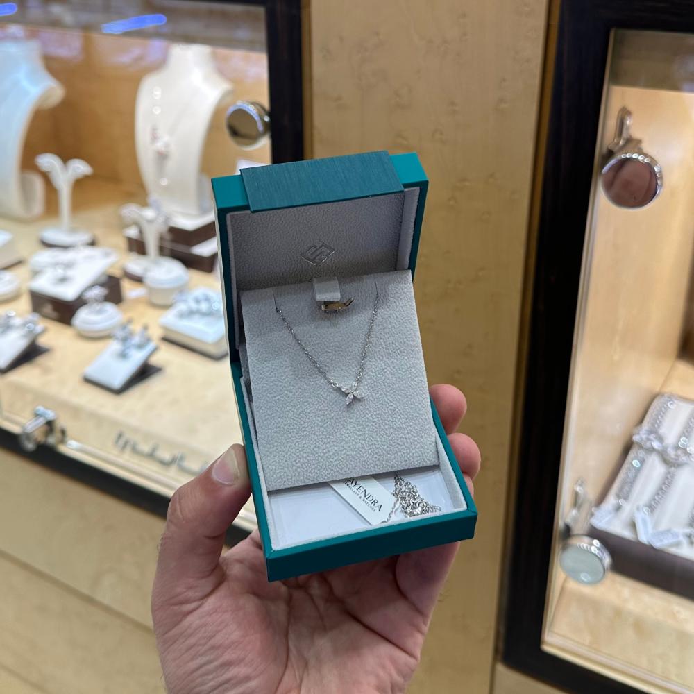 سلسال فايندرا الفراشة