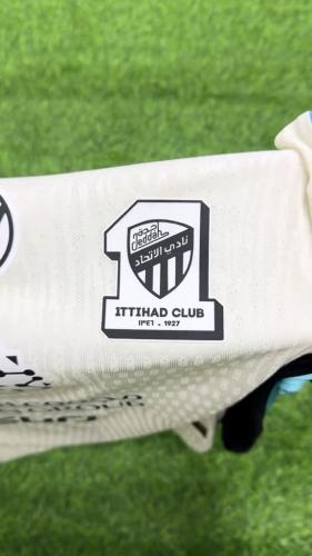 تيشرت الاتحاد الأبيض