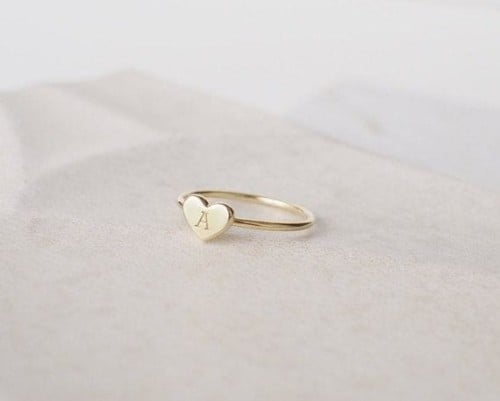 خاتم نسائي بتصميم قلب