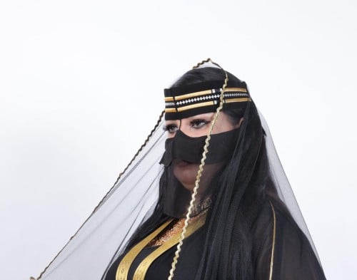 برقع يوم التأسيس مع طرحة