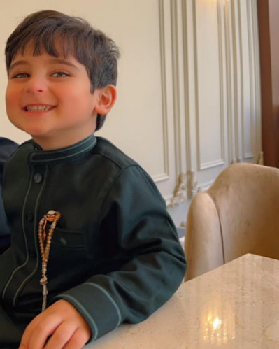 ثوب أطفال مطرز أسود شتوي فاخر مريح للبس اليومي والمناسبات حتى 12 عام