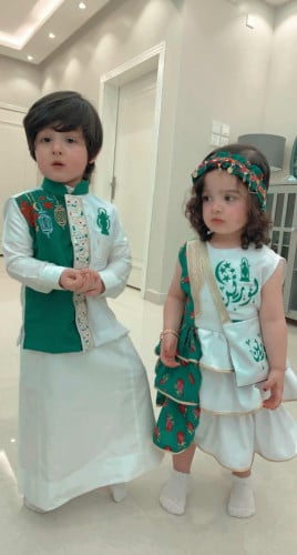 فستان مع ربطه الشعر والشنطة +سديري