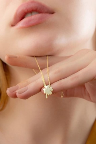 سلسال رقبة بتصميم وردة