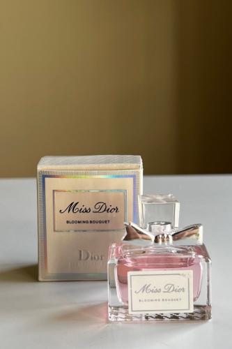 عطر ديور MISS DIOR BLOOMING BOUQUET - حجم ٥ مل مع...