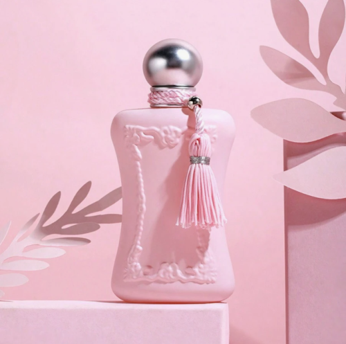 عطر نسائي ذو رائحة زهرية