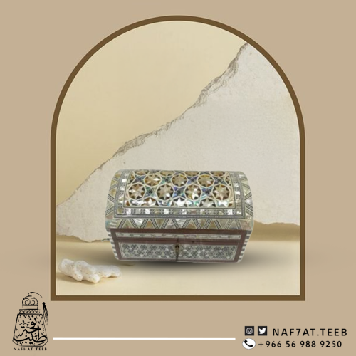 صندوق فاخر مصنوع يدوي من الفسيفساء ومبطن بالمخمل الناعم ( حجم صغير 17×11×9)