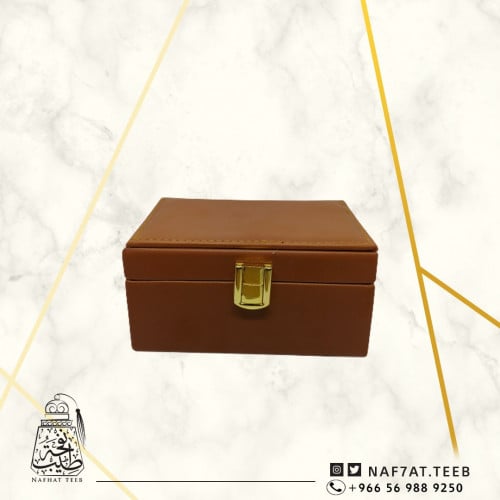 صندوق جلد فارغ فاخر مبطن بالشامواه ومغطى بجلد مطرز ثمن كيلو(125جرام)