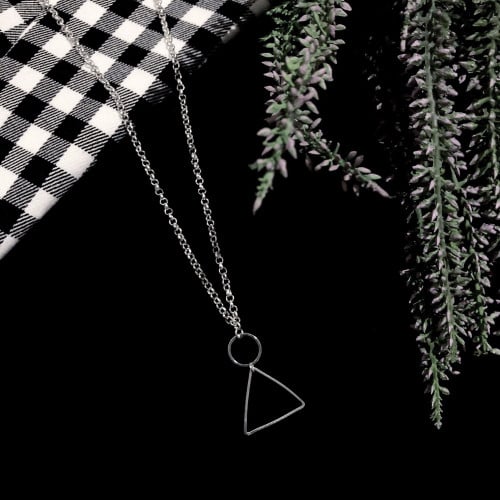 سلسال الكون مع تشارم مثلث ودائره | World necklace with triangle and round charm