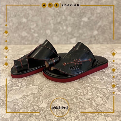 حذاء أسود مع عنابي تطريز يدوي