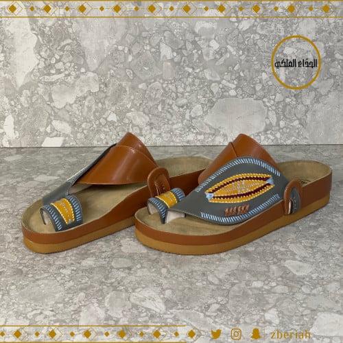 حذاء طبي جملي مع رصاصي تطريز يدوي