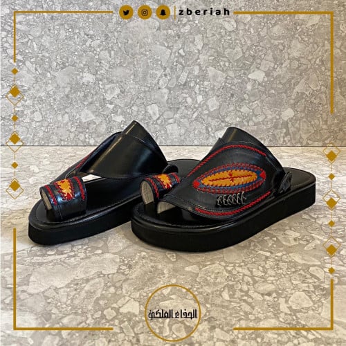 حذاء أسود مطرز عنابي يدوي