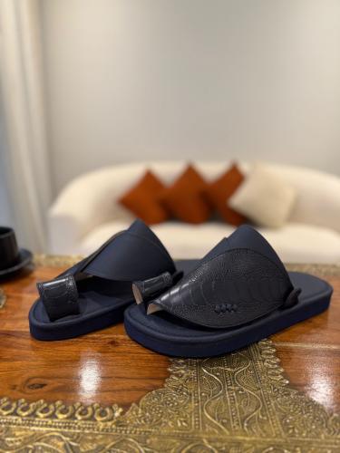 حذاء كحلي مع جلد ساق نعام