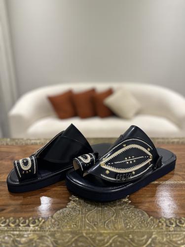 حذاء كحلي تطريز يدوي