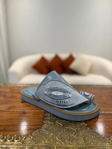 حذاء سماوي شمواه تطريز يدوي صوف كتان