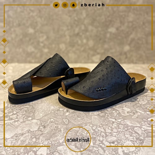 حذاء طبي أسود مع جلد نعام اسود