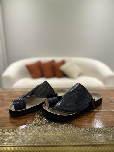 حذاء طبي أسود مع كحلي تطريز صوف أسود