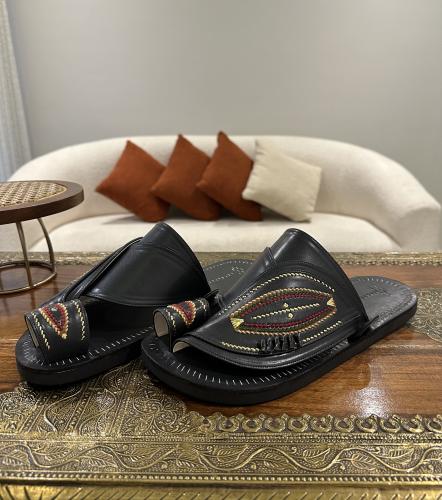 حذاء رصاصي غامق كلاسيك تطريز يدوي زري ذهبي