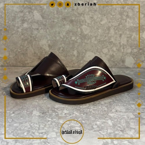 حذاء بني مع عنابي تطريز يدوي