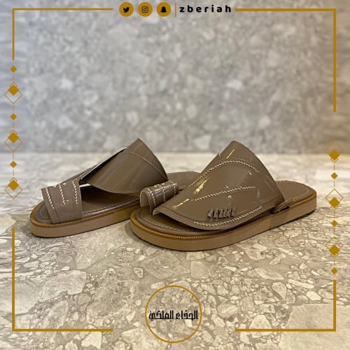 حذاء بيج لامع تطريز يدوي صوف كتان