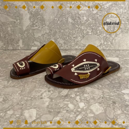 حذاء بني مع عنابي - أصفر تطريز صوف يدوي