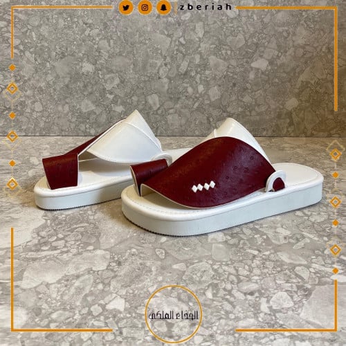 حذاء أبيض مع جلد نعام عنابي