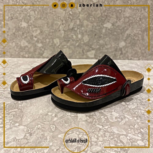 حذاء طبي أسود لامع مع عنابي تطريز يدوي