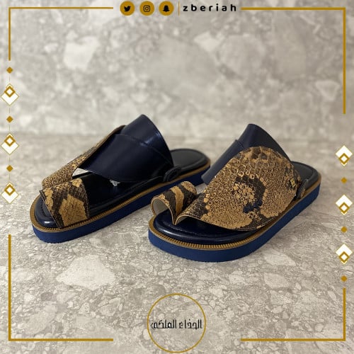 حذاء كحلي مع جلد ثعبان