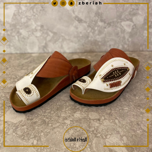 حذاء طبي جملي مع أبيض تطريز يدوي زري ذهبي