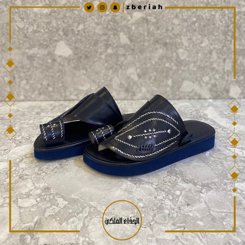 حذاء كحلي تطريز يدوي زري فضي