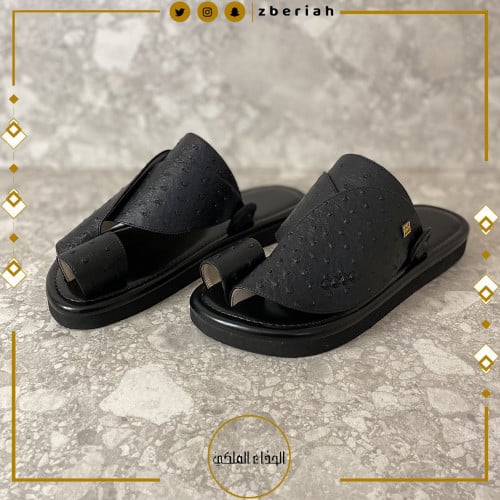 حذاء أسود مع جلد نعام أسود