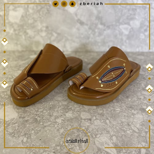 حذاء جملي تطريز يدوي زري ذهبي