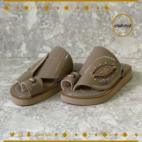 حذاء جملي لامع تطريز يدوي صوف كتان