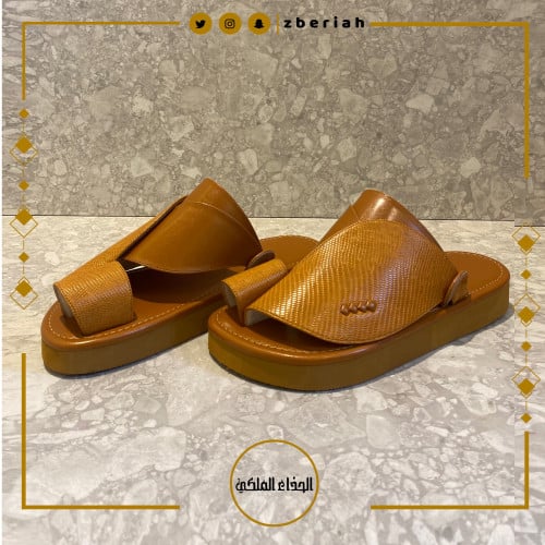 حذاء جملي مع جلد سحليه جملي غامق