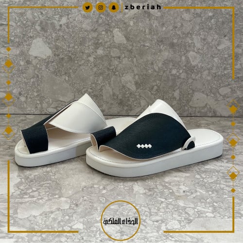 حذاء ابيض مع جلد ليزرد فيروزي