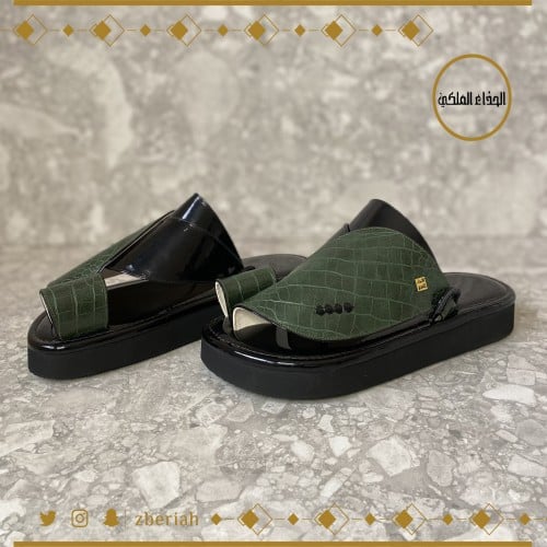 حذاء أسود لامع مع جلد تمساح زيتي غامق