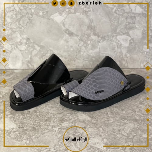 حذاء أسود مع جلد ثعبان رصاصي طبيعي