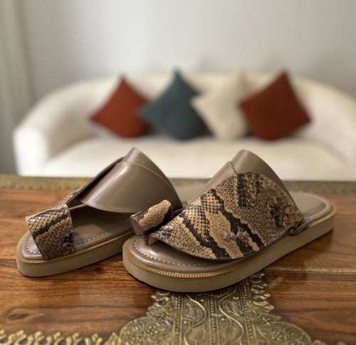 حذاء بيج مع جلد ثعبان طبيعي