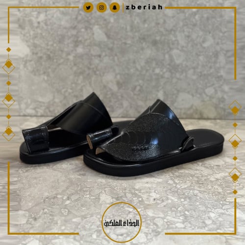 حذاء أسود مع جلد ساق نعام أسود