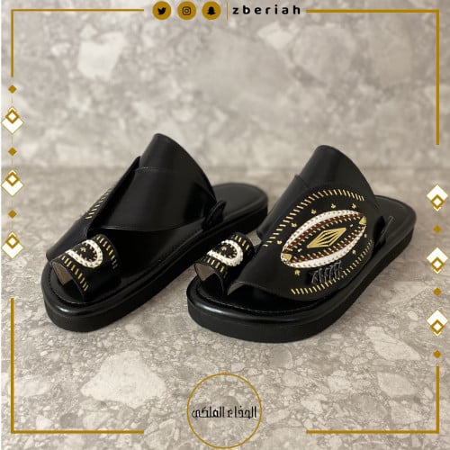 حذاء أسود تطريز يدوي زري ذهبي