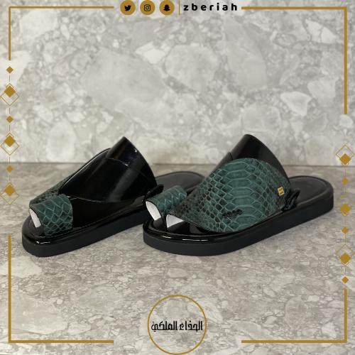 حذاء أسود لامع مع جلد ثعبان زيتي طبيعي