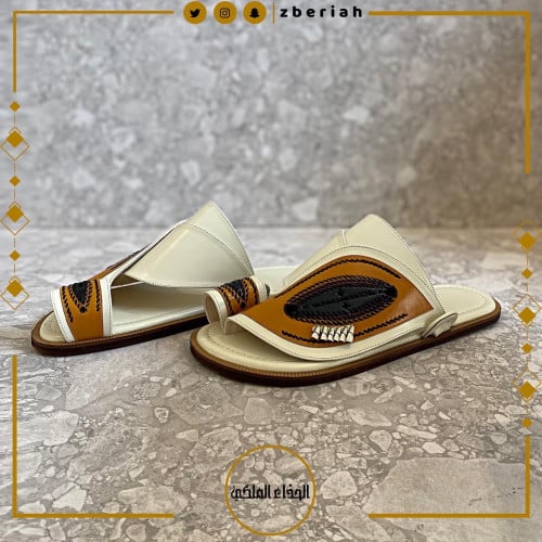 حذاء جملي مع سكري تطريز يدوي