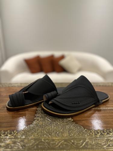 حذاء أسود مطفي كلاسيك