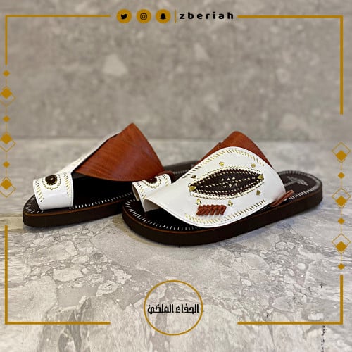 حذاء أبيض مع جملي تطريز زري ذهبي - ارضية بني