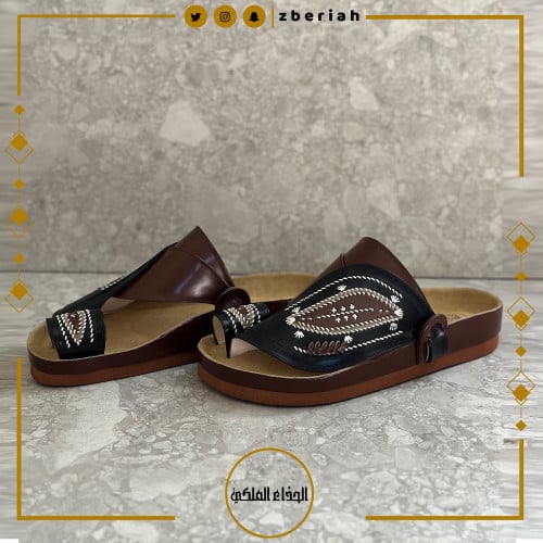 حذاء طبي بني مع أسود تطريز يدوي زري فضي