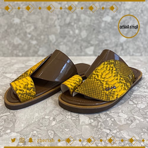 حذاء بني لامع فاتح مع جلد ثعبان طبيعي