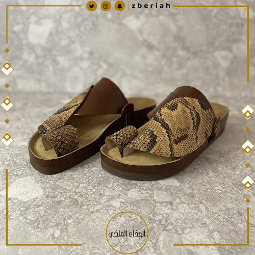 حذاء طبي بني مع جلد ثعبان طبيعي