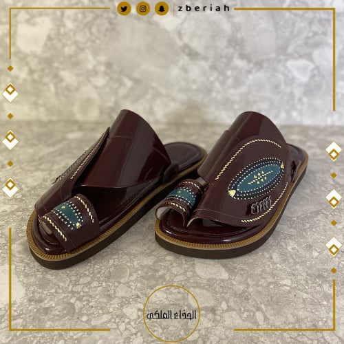 حذاء عنابي لامع  تطريز يدوي زري ذهبي